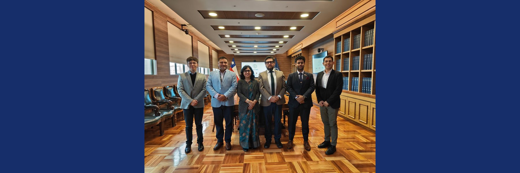 Ms. Chanda Madhukar Pandit, Director General of Audit, India, with officials of the Office of the Comptroller General of Chile in Santiago